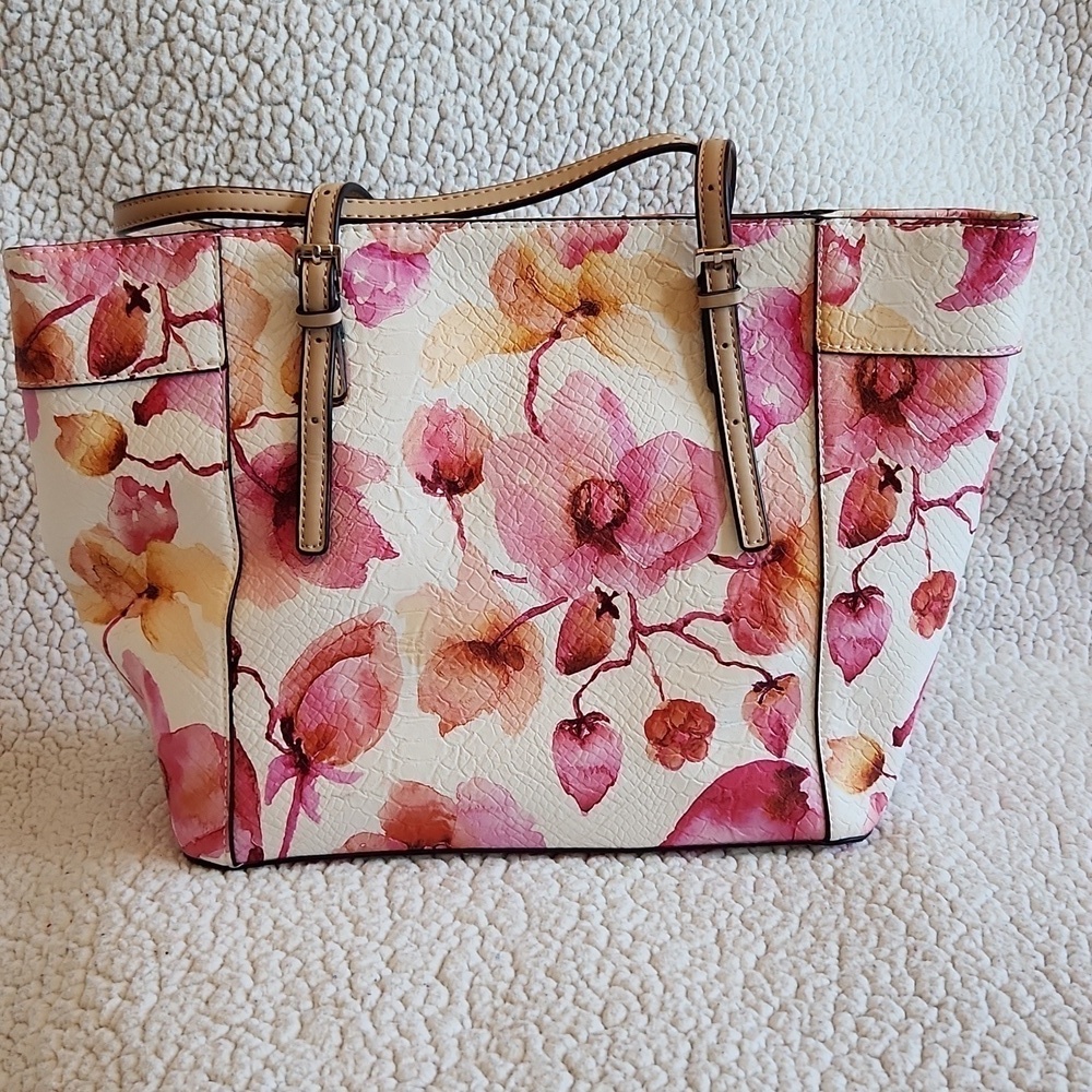 NWOT Guess Feminie Rosette Floral Shoulder Bag and Wallet Set - Picture 4 of 16